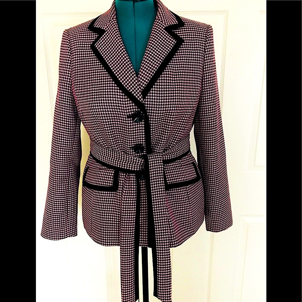 Elegant jacket by Le Suit, size 10